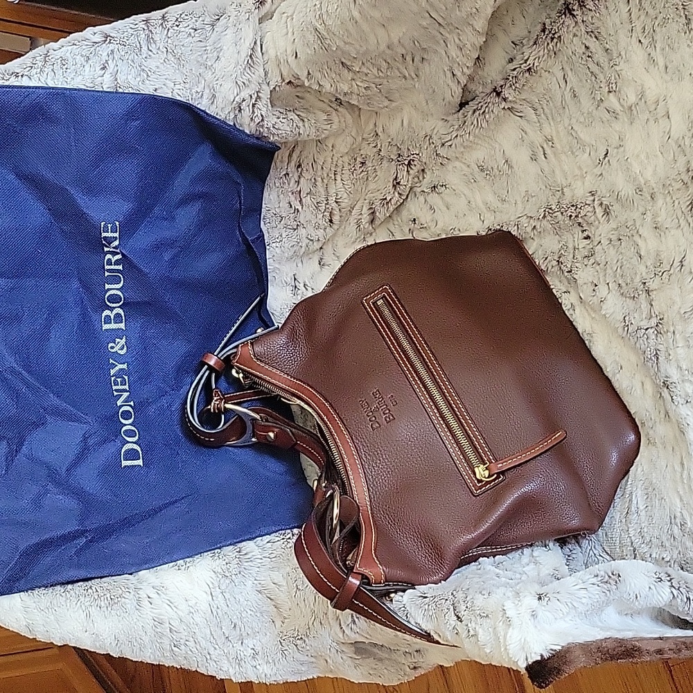 Dooney and Bourke ladies shoulder bag